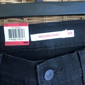 28x32 710 Super Skinny Mid Rise Levi’s